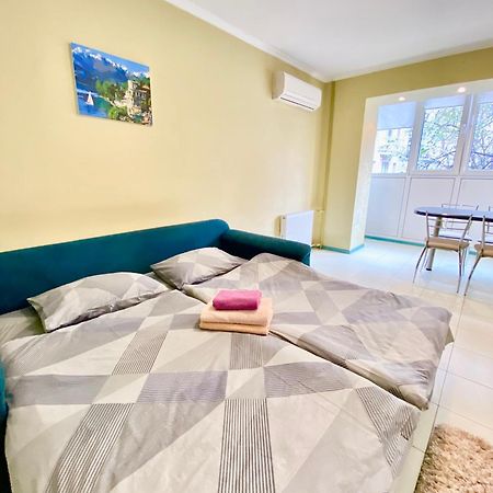 Апартаменти Біля Поштової Площі На Другому Поверсі Kiev Extérieur photo